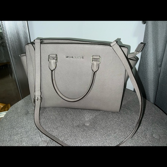 Grey Michael Kors purse with original dust bag - Picture 4 of 4